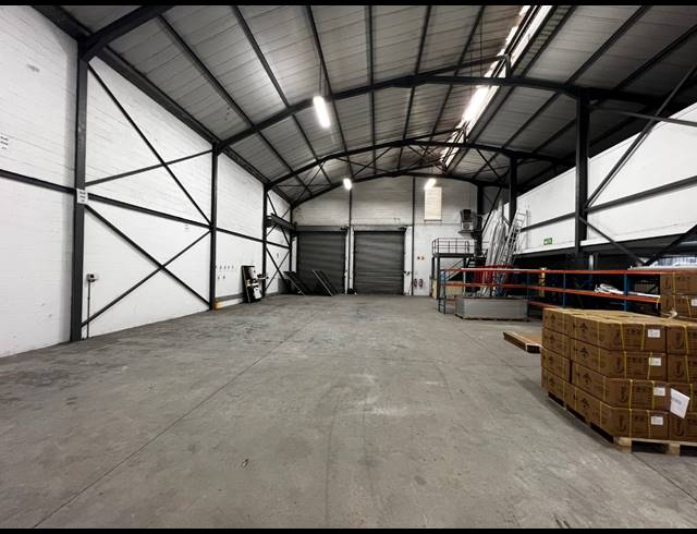 900M² WAREHOUSE TO LET IN AIRPORT INDUSTRIA
